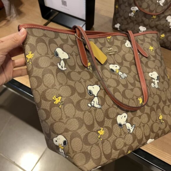 Coach X Peanuts City Tote In Signature Canvas With Snoopy Woodstock Print - Picture 1 of 4